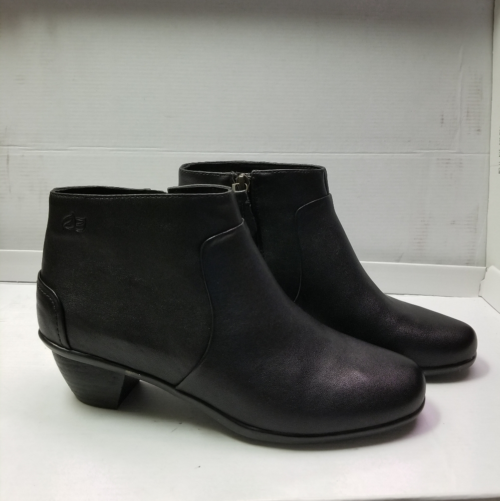 NEW! Nurture black leather booties